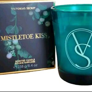 Victorias Secret Mistletoe Kiss Candle New